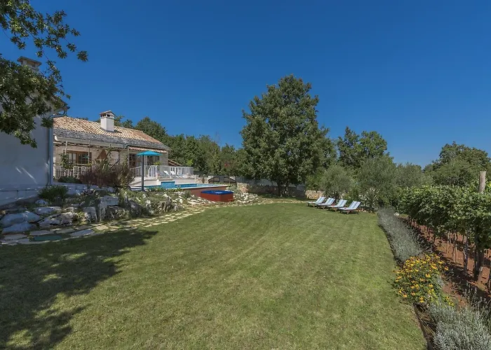 Tranquil Retreat In Istria Vila *